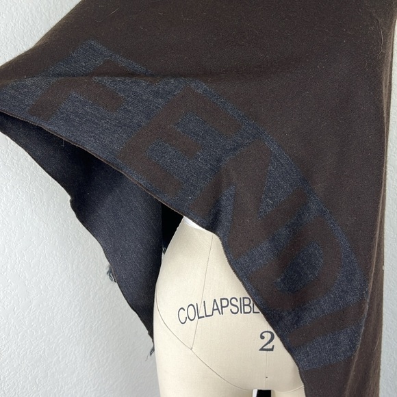 FEDNI Wool Insertia Brown Gray Fringe Unisex Scarf - Picture 3 of 7